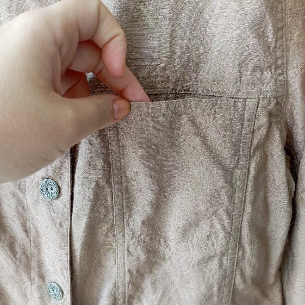 ♥️ Paisley Light Pink and Tan Jacket - Picture 10 of 16